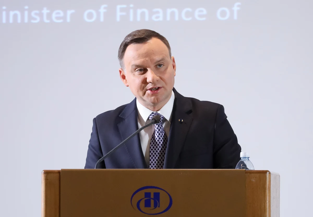 Projekty prezydenta Andrzeja Dudy dotyczące Krajowej Rady Sądownictwa i Sądu Najwyższego nie powinny być przyjęte - ocenia Rzecznik Praw Obywatelskich Adam Bodnar. Wielu zapisom obu projektów zarzuca on niekonstytucyjność.