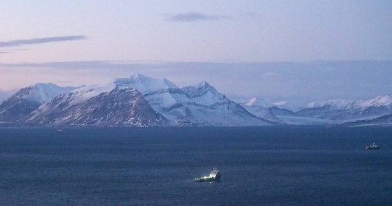 Norweskie służby ratownicze wydobyły szczątki rosyjskiego śmigłowca Mi-8, który 26 października runął do morza w pobliżu archipelagu Svalbard za arktycznym kręgiem polarnym. Na pokładzie było osiem osób. Szczątki maszyny znajdowały się na głębokości 209 metrów, w miejscu, gdzie ratownicy zauważyli wcześniej plamy paliwa i oleju.