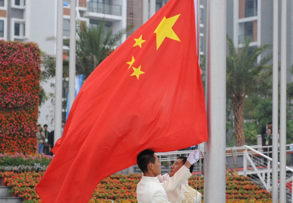 ​Znieważenie hymnu państwowego w Chinach jest teraz przestępstwem zagrożonym karą do trzech lat więzienia - wynika z noweli kodeksu karnego przyjętej w sobotę przez parlament. Do tej pory za nieodpowiednie wykonywanie "Marszu ochotników" groziło 15 dni aresztu.