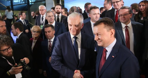 Jedynym celem nowej partii Jarosława Gowina jest dostarczanie kolejnych wyborców Prawu i Sprawiedliwości - tak o zaprezentowanym w sobotę ugrupowaniu Porozumienie, które zastąpiło Polskę Razem, mówi Robert Tyszkiewicz z Platformy Obywatelskiej. Stanisław Tyszka z Kukiz’15 wypomina Gowinowi rozdźwięk między jego deklaracjami i poczynaniami w sprawach gospodarczych. Nowoczesna zaś mówi o "niePorozumieniu".