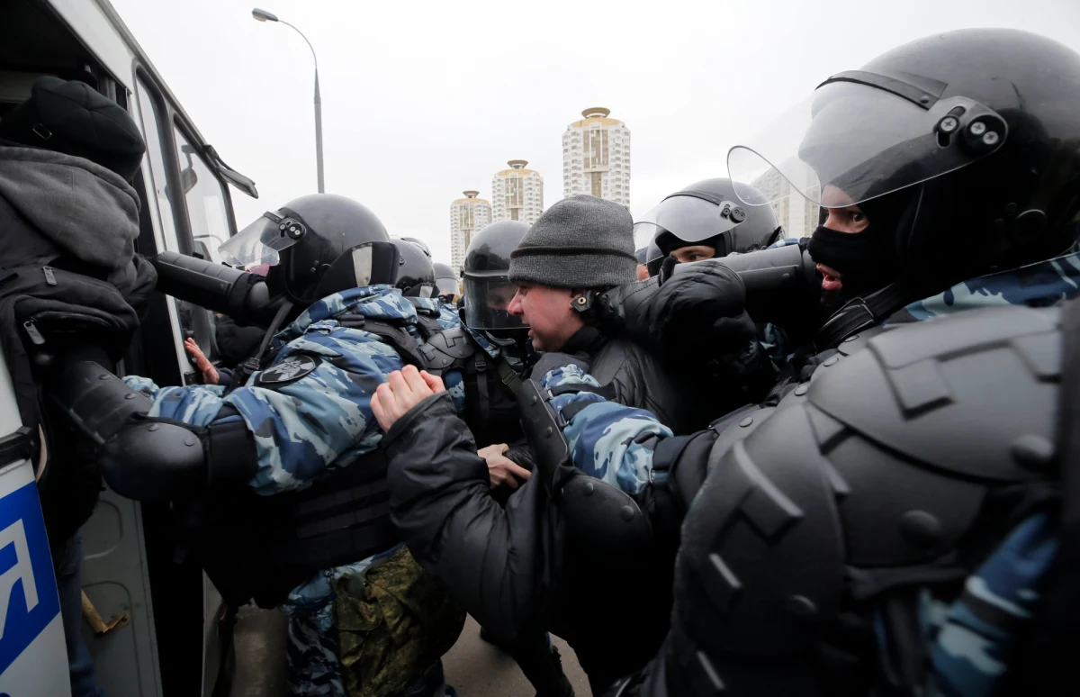 Około 300 osób zatrzymała policja w centrum Moskwy. Do zatrzymań doszło też w innych miastach Rosji. Według mediów niezależnych zatrzymywano głównie zwolenników opozycjonisty Wiaczesława Malcewa i jego zdelegalizowanego ruchu Artpodgotowka.