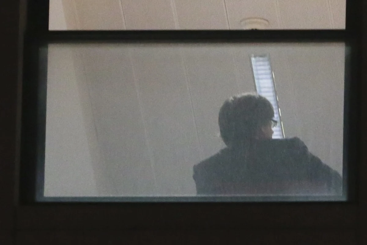 ​Zdymisjonowany szef rządu Katalonii Carles Puigdemont i czterech jego współpracowników zostało warunkowo zwolnionych po trwającym dziesięć godzin przesłuchaniu - poinformowała w nocy z niedzieli na poniedziałek prokuratura w Brukseli.