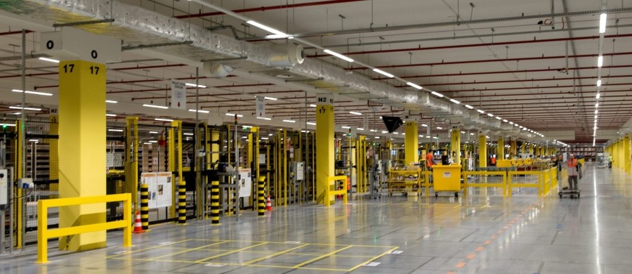 Ponad 10 tys. sezonowych pracowników zatrudni w swoich centrach w Polsce Amazon. Powodem są zbliżające się święta Bożego Narodzenia i zwiększona liczba zamówień klientów.