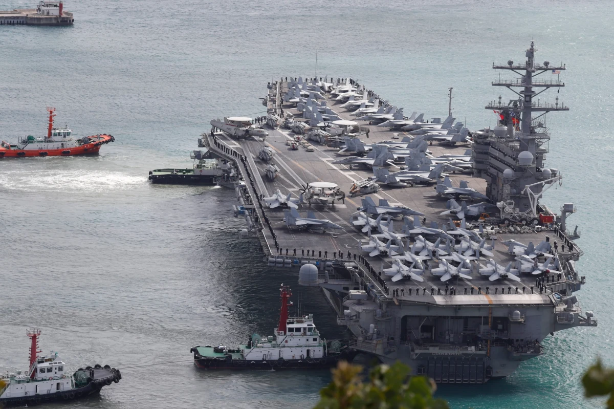 Amerykański lotniskowiec USS Ronald Reagan przeprowadził z japońskim niszczycielem i dwoma indyjskimi okrętami wojennymi trzydniowe manewry na Morzu Japońskim - poinformowały japońskie morskie siły samoobrony. W ćwiczeniach, które zakończyły się wczoraj, uczestniczyło w sumie pięć jednostek. 