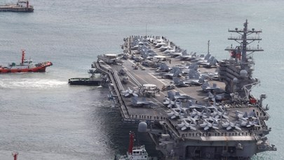 Manewry wojenne na Morzu Japońskim. Udział wziął amerykański lotniskowiec