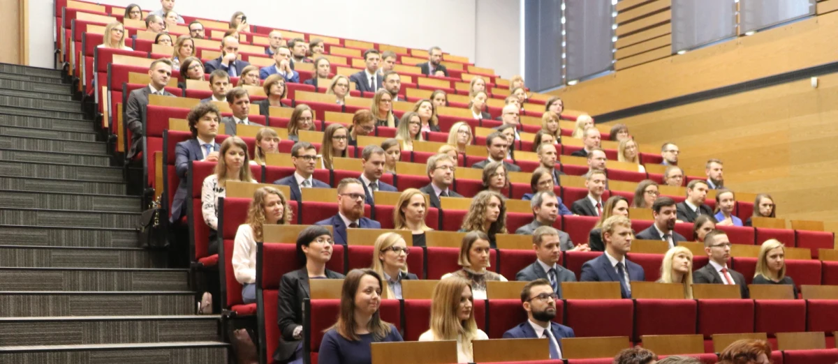 Chcemy, by Krajowa Rada Sądownictwa raz jeszcze pochyliła się nad wotum ws. 265 asesorów - mówi RMF FM wiceminister sprawiedliwości Łukasz Piebiak. Po odrzuceniu przez Radę wniosków o powołanie asesorów - co KRS uzasadniała brakami formalnymi - resort sprawiedliwości chce skorzystać z art. 45 ustawy o KRS. Mówi on, że "w przypadku ujawnienia nowych okoliczności Rada może (…) ponownie rozpatrzyć sprawę" wniosków asesorskich. W tym wypadku tą nową okolicznością mają być nowe orzeczenia lekarskie.