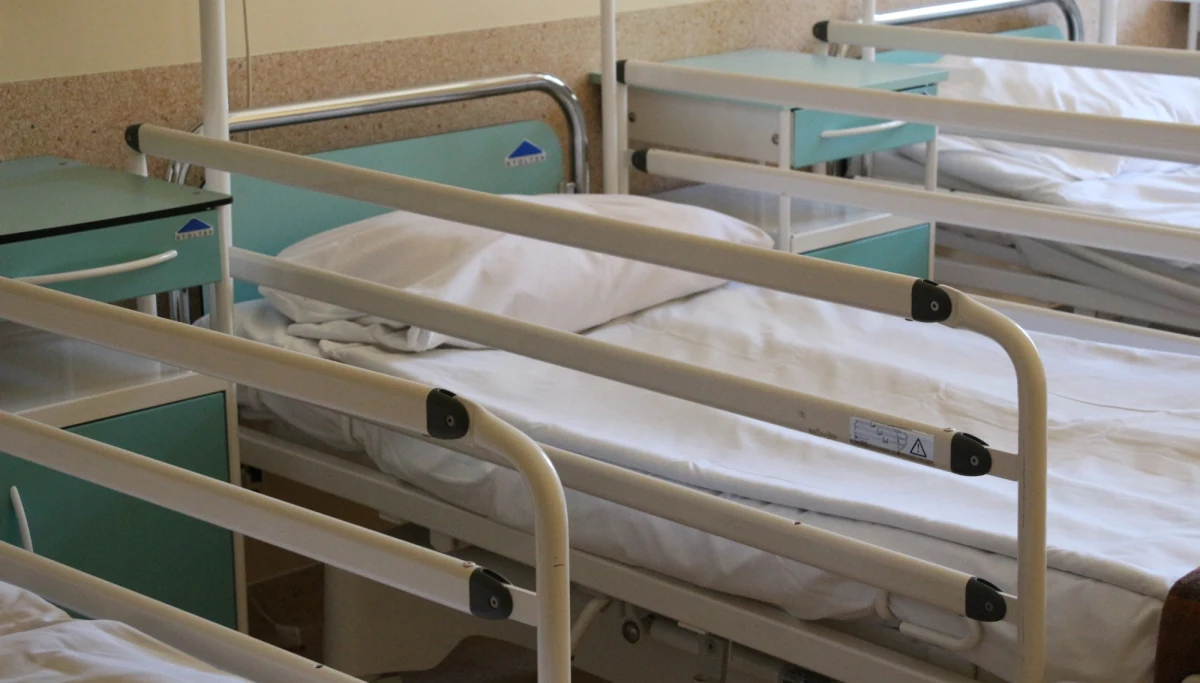 ​Nie żyje 44-latek, który wczoraj podpalił się przed budynkiem Sądu Rejonowego w Rzeszowie. Mężczyzna miał poparzone 90 proc. ciała.