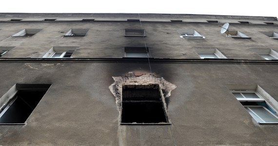 Tragiczny pożar w Szczecinie. Zginęły dwie osoby, a 16 podtruło się dymem - wszystkie trafiły do szpitali. Ogień pojawił się w budynku wielorodzinnym około północy. Z budynku ewakuowano w sumie 29 mieszkańców.