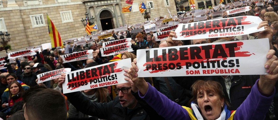 ​Hiszpański Trybunał Konstytucyjny unieważnił w środę deklarację niepodległości Katalonii, przegłosowaną 27 października przez regionalny parlament w Barcelonie - poinformowała rzeczniczka.