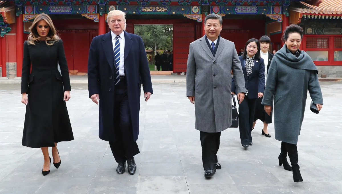 Umowy warte około 250 mld dolarów zawarły chińskie i amerykańskie firmy w czwartek - drugim dniu wizyty prezydenta USA Donalda Trumpa w Pekinie. Taka informacja została przekazana na konferencji prasowej. Tym samym przyjazd Trumpa okazuje się jedną z najbardziej owocnych wizyt przywódcy USA w Chinach.