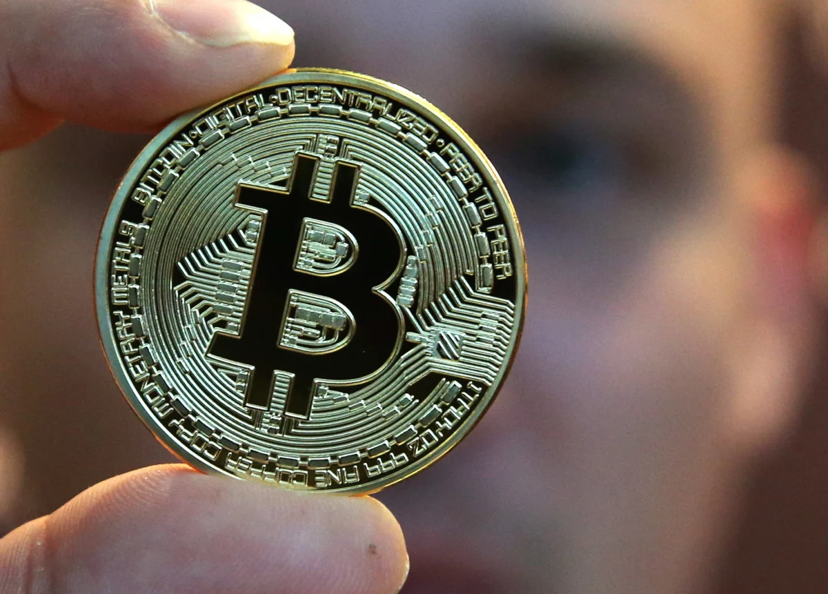 Narodowy Bank Polski ostrzega przed kryptowalutami i ich podróbkami. W ostatnim czasie bardzo popularne stają się u nas tzw. wirtualne waluty i instrumenty finansowe je udające. Sęk w tym, że NBP i inne państwowe instytucje - choć ostrzegają - wiele w tej sprawie nie robią...