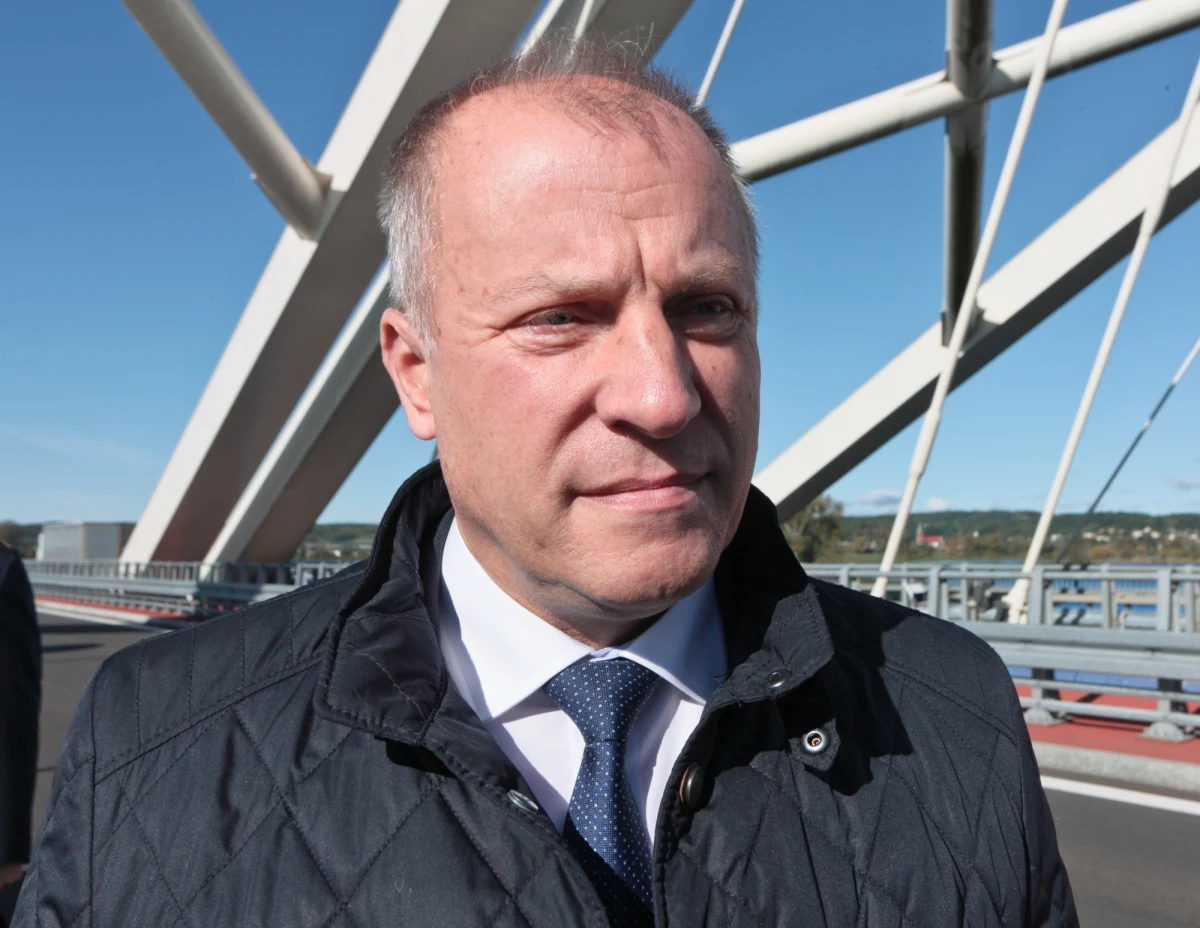 Premier Beata Szydło odwołała Krzysztofa Kondraciuka ze stanowiska Generalnego Dyrektora Dróg Krajowych i Autostrad - dowiedziała się PAP ze źródeł zbliżonych do rządu.