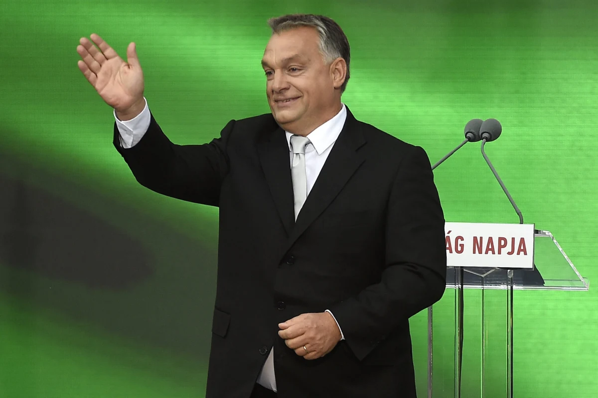 ​Jako "smutną historię" określił premier Węgier Viktor Orban ukraińską ustawę o oświacie. Budapeszt twierdzi, że narusza ona prawa mniejszości węgierskiej na Ukrainie. Trudno współpracować z krajem, w którym "mieszkających tam naszych rodaków dotyka oczywista dyskryminacja" - oświadczył Orban na posiedzeniu Rady Diaspory Węgierskiej w Budapeszcie.