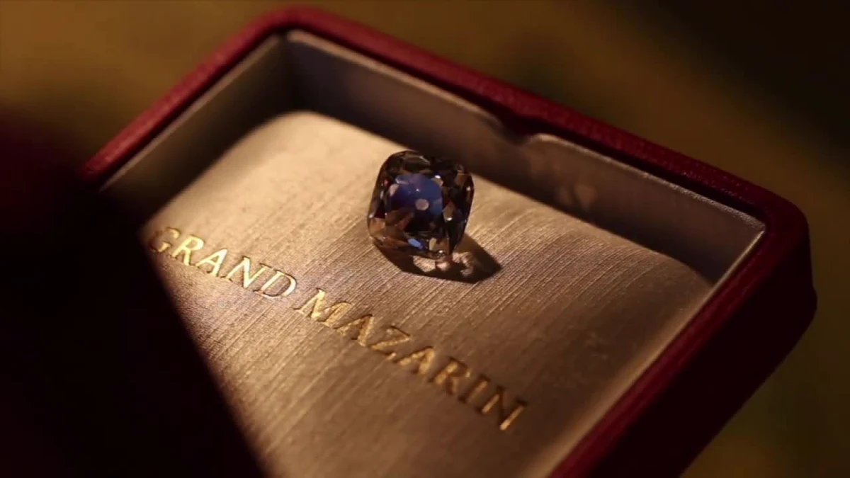 Legendarny 19-karatowy brylant "Le Grand Mazarin" wkrótce trafi pod młotek w Genewie. Kamień został nazwany imieniem słynnego kardynała Julio Mazarina. Przez 250 lat należał do skarbu francuskiej Korony Królewskiej. Nazwa diamentu pochodzi od pierwszego ministra i kardynała Julio Mazarina. Klejnot ozdabiał głowy aż 8 władców, w tym słynnego Ludwika XIV zwanego Królem Słońce. Aukcję klejnotu przeprowadzi dom aukcyjny Christie's w Genewie. Eksperci szacują, że jego cena może sięgnąć 5 mln dolarów, choć dla wielu ze względu na swoje historyczne pochodzenie jest unikatowy i bezcenny.
