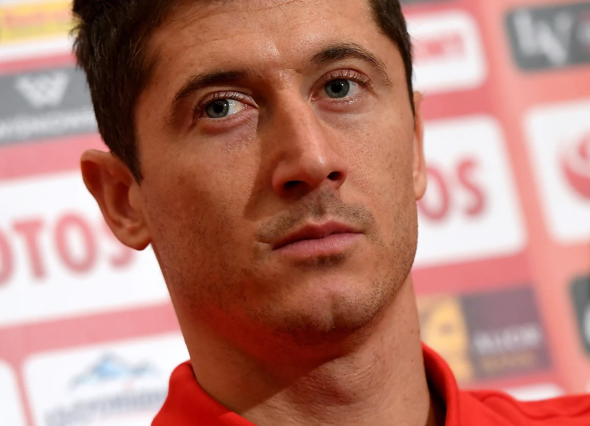 Robert Lewandowski jest najlepiej zarabiającym zawodnikiem Bayernu Monachium - podaje niemiecki dziennik „Tageszeitung”. Tuż za nim na liście znajdują się Thomas Müller i Manuel Neuer. Na konto każdego z nich wpływa rocznie 15 milionów euro.