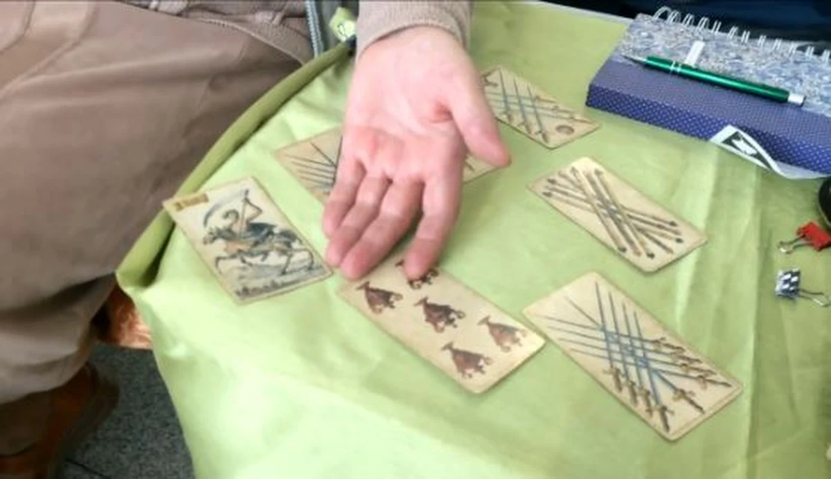 Kraj czeka destrukcja, z której będziemy podnosić przez 5 do 10 lat. Polska ma szansę na zmianę niekorzystnej sytuacji, gdy umrze ktoś znaczący w polityce, a ratunkiem dla kraju ma być silna kobieta. Tak wygląda polityczno-gospodarcza przepowiednia dla Polski, przygotowana na naszą prośbę przez wieszczkę Krystynę i jej córkę Izabelę w czasie trwania Festiwalu Zdrowia i Niezwykłości w łódzkiej hali Expo. 