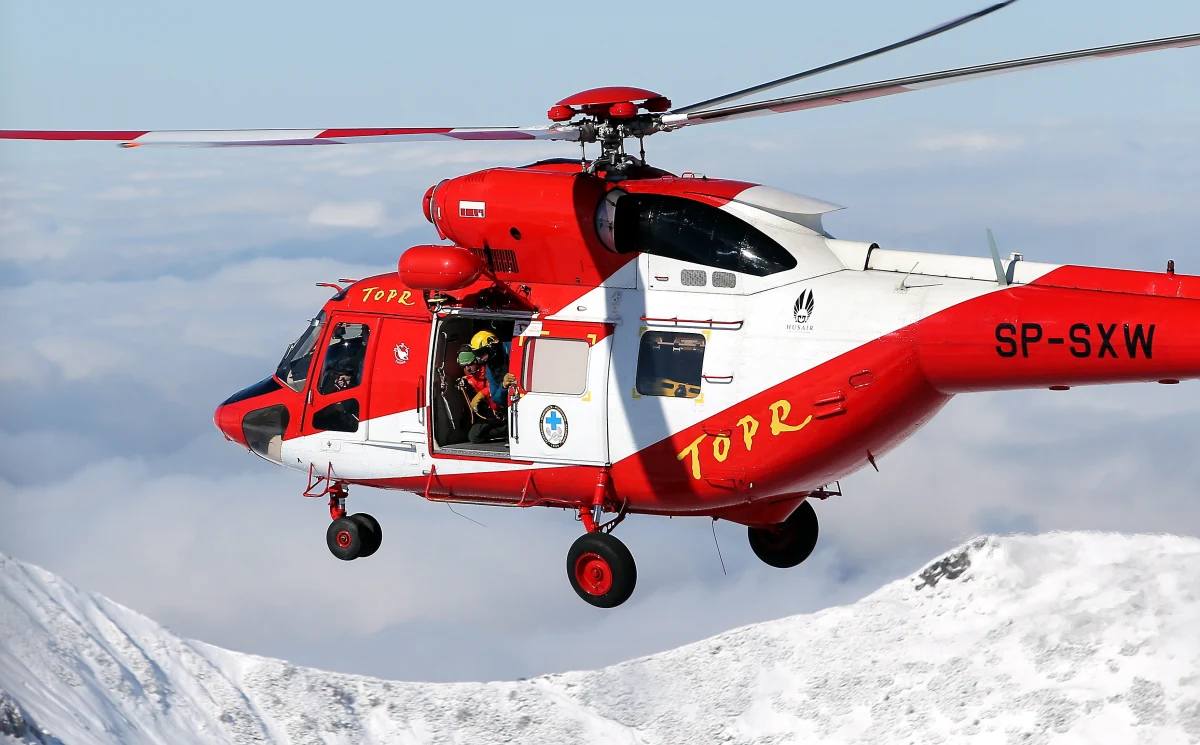 Ratownicy Tatrzańskiego Ochotniczego Pogotowia Ratunkowego ruszyli na pomoc dwóm turystom. Mężczyźni nie poradzili sobie z trudnymi warunkami w Tatrach.