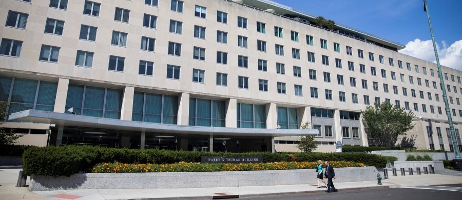 ​Amerykański Departament Stanu rozpisał otwarty konkurs, którego celami są "wsparcie mediów węgierskich poza Budapesztem" oraz "poprawienie dostępu obywateli do obiektywnej informacji w kraju". Węgierskie MSZ oznajmiło, że bada cel tej inicjatywy. Na stronie Departamentu Stanu USA ukazała się we wtorek informacja o możliwościach uzyskania finansowania w wysokości do 700 tys. USD na "wspieranie obiektywnych mediów na Węgrzech".