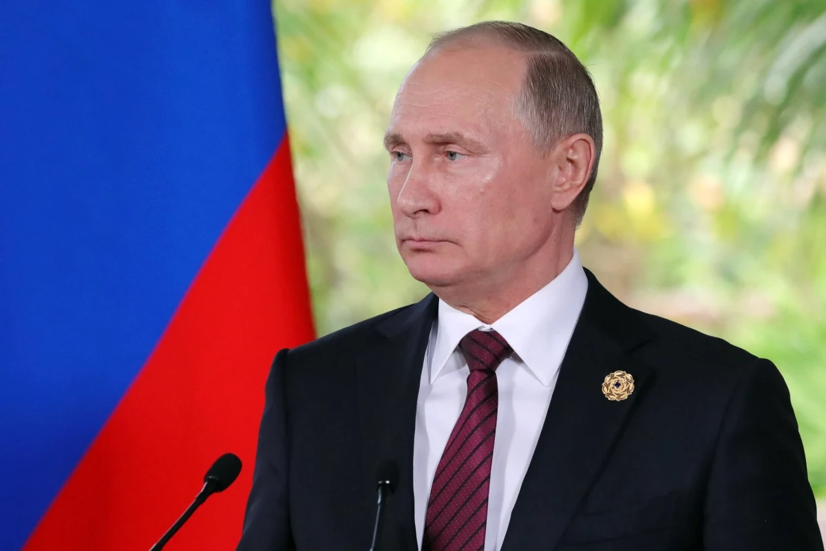 ​Prezydent Rosji Władimir Putin przekazał, że osobne spotkanie na szczycie APEC z przywódcą USA Donaldem Trumpem nie doszło do skutku m.in. z powodu kwestii protokolarnych, których nie rozwiązali ich współpracownicy i dodał, że będą oni za to ukarani.