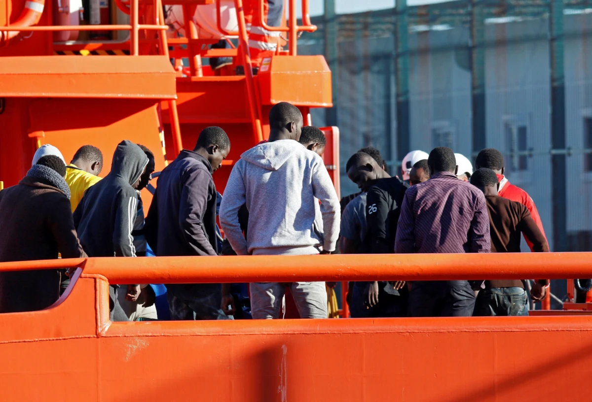 Hiszpańskie służby uratowały na Morzu Śródziemnym ok. 250 migrantów, którzy usiłowali dotrzeć do tego kraju z Maroka, płynąc pięcioma łodziami. Wśród nich były kobiety i dzieci.