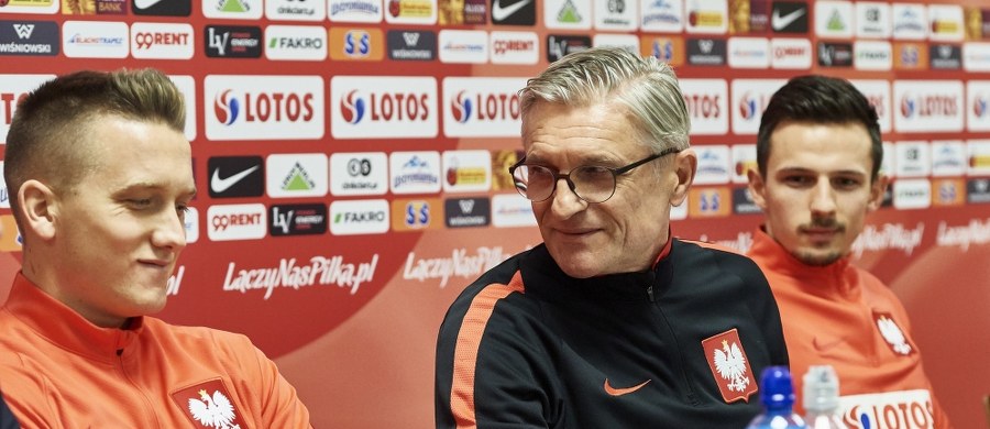 Przed towarzyskim meczem z Meksykiem, który rozpocznie się w Gdańsku w poniedziałek o 20.45, selekcjoner polskich piłkarzy Adam Nawałka nie ukrywa, że planuje zrealizować dwa cele. "Zagramy o zwycięstwo, ale chcemy też sprawdzić nowe ustawienia" - przyznał.