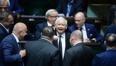 Sondaż: PiS wciąż miażdży opozycję, ma 45 proc. poparcia