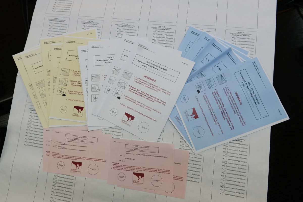 Budowany za kilka milionów złotych system informatyczny do obsługi wyborów samorządowych trzeba będzie zmienić. To konsekwencja planowanych zmian w Kodeksie wyborczym, które chce wprowadzić Prawo i Sprawiedliwość. 