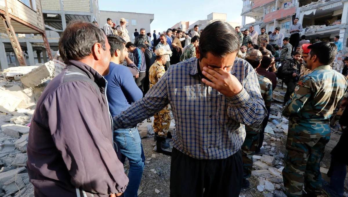 Co najmniej do 445 wzrosła liczba ofiar śmiertelnych niedzielnego trzęsienia ziemi w graniczącej z Irakiem prowincji Kermanszahan w zachodnim Iranie - podały służby kryzysowe. Po stronie irańskiej w kataklizmie rannych zostało ok. 6,7 tys. osób.