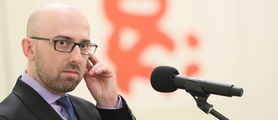 Jeżeli Sejmowi nie uda się wyłonić członków KRS większością 3/5, to kluby opozycyjne będą miały zagwarantowane co najmniej sześć osób, które mogą wskazać do Krajowej Rady Sądownictwa - powiedział rzecznik prezydenta Krzysztof Łapiński.