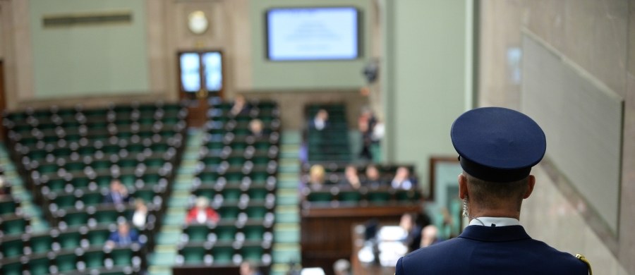 Marszałek Sejmu planuje rewolucję w trybie prac izby – pisze „Rzeczpospolita”. Chce, by ministrowie nie przemawiali już do pustych ław.