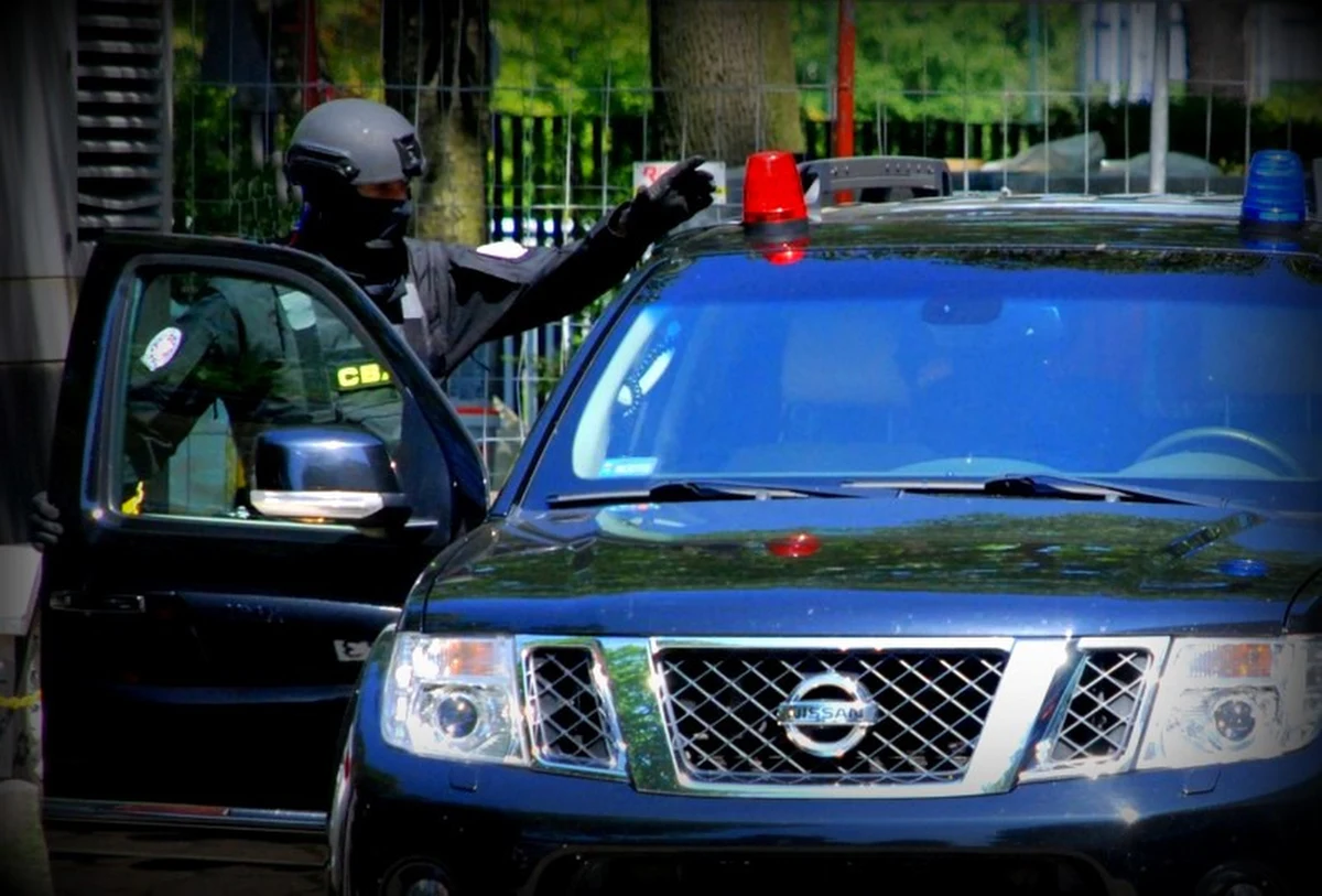 Centralne Biuro Antykorupcyjne zatrzymało już siedemdziesiąt osób w Warszawie i okolicach w śledztwie związanym z jednym z wątków sprawy wyłudzeń kredytów z SK Banku w Wołominie. Piotr Kaczorek z wydziału komunikacji społecznej Biura podał, że wśród dotychczas zatrzymanych są członkowie zarządów firm i pracownicy banku. Sprawa dotyczy jednego z wątków śledztwa prowadzonego przez Prokuraturę Regionalną w Warszawie dotyczącego upadłego SK Banku w Wołominie.