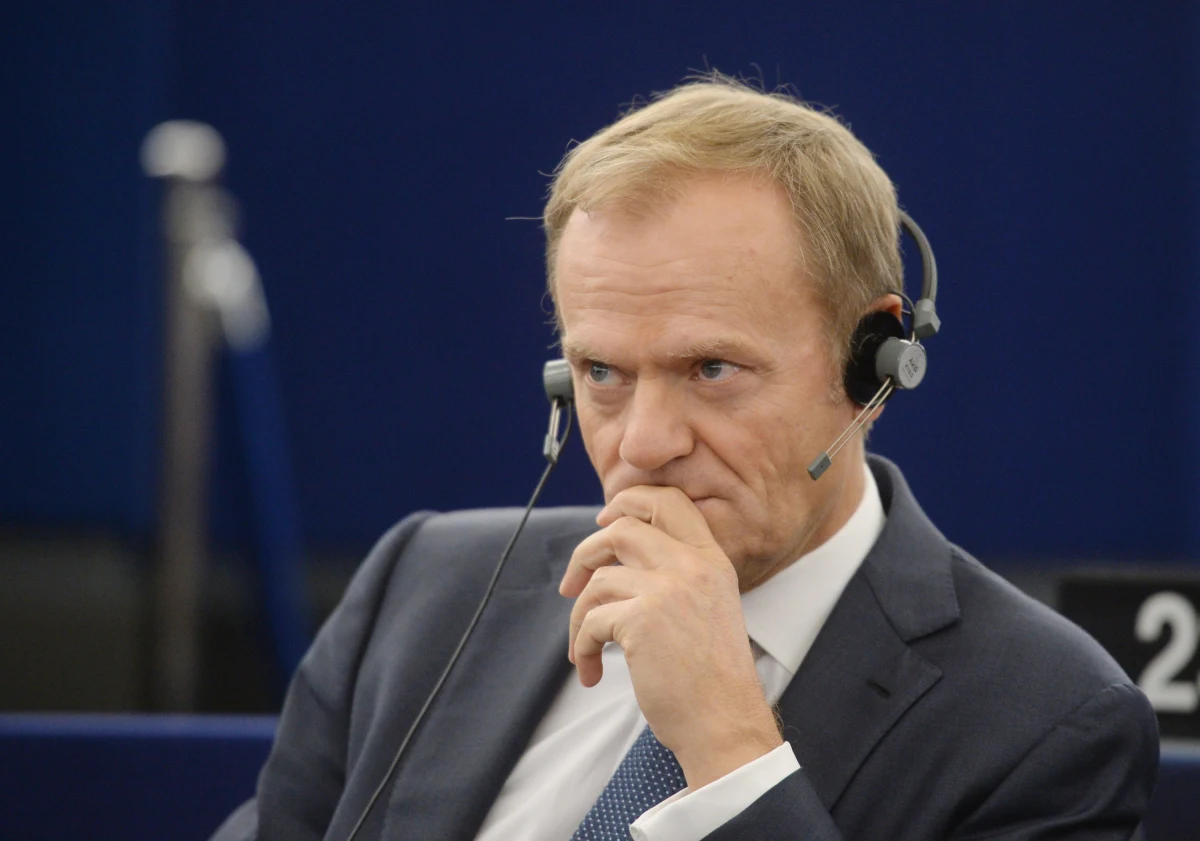 "Marsz Niepodległości to reputacyjna katastrofa" - napisał na Twitterze szef Rady Europejskiej Donald Tusk."W dalekiej Azji spotkania z przywódcami USA, Chin, Indii, Kanady, Japonii i ASEAN. W kuluarach także pytania o Polskę w związku z marszem narodowców. Bez złudzeń: reputacyjna katastrofa. Może nie wszyscy się tym przejmują, ale ja tak" - czytamy. 