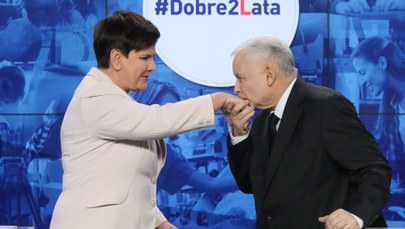 Jarosław Kaczyński o 2 latach rządów PiS: Polakom żyje się lepiej. (...) Wielkie dzięki!