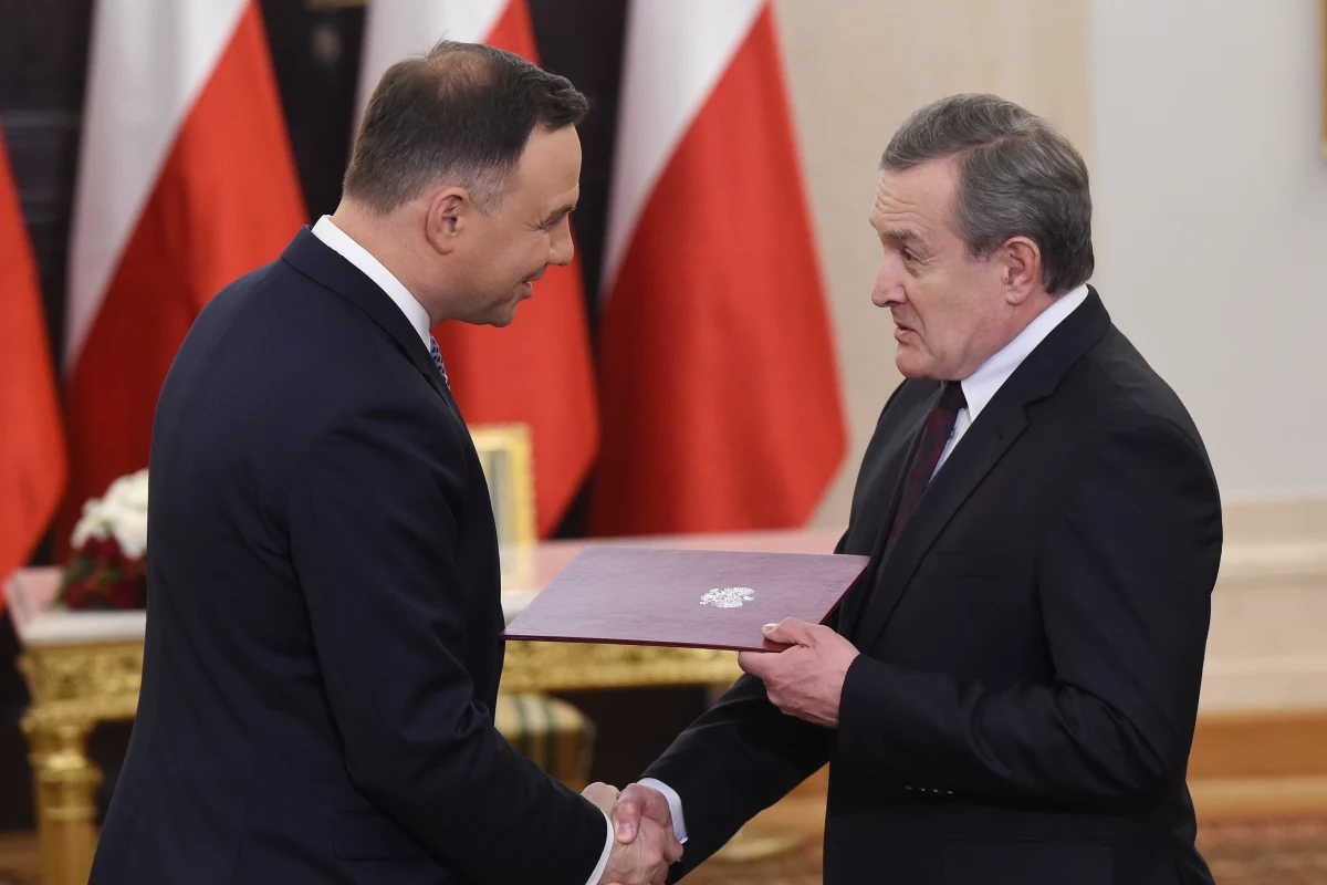Wicepremier, minister kultury i dziedzictwa narodowego Piotr Gliński został przewodniczącym Komitetu ds. Pożytku Publicznego. We wtorek na tę funkcję powołał go prezydent Andrzej Duda. "Pierwszy raz w historii urząd mający współpracować z trzecim sektorem został umocowany tak wysoko w strukturach władzy" - powiedział Gliński. 