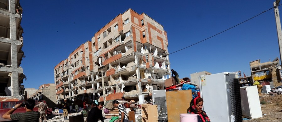 ​Irańskie władze odwołały akcję ratunkową, twierdząc, że istnieje nikła szansa na odnalezienie większej liczby ocalałych z trzęsienia ziemi, w którym zginęło co najmniej 530 osób, a ponad siedem tysięcy zostało rannych. "Zakończono akcję ratunkową w prowincji Kermanszahan" - oświadczył szef irańskiego pogotowia. 