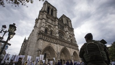 Opłata za modlitwę w katedrze? Burza wokół pomysłu rządu Francji