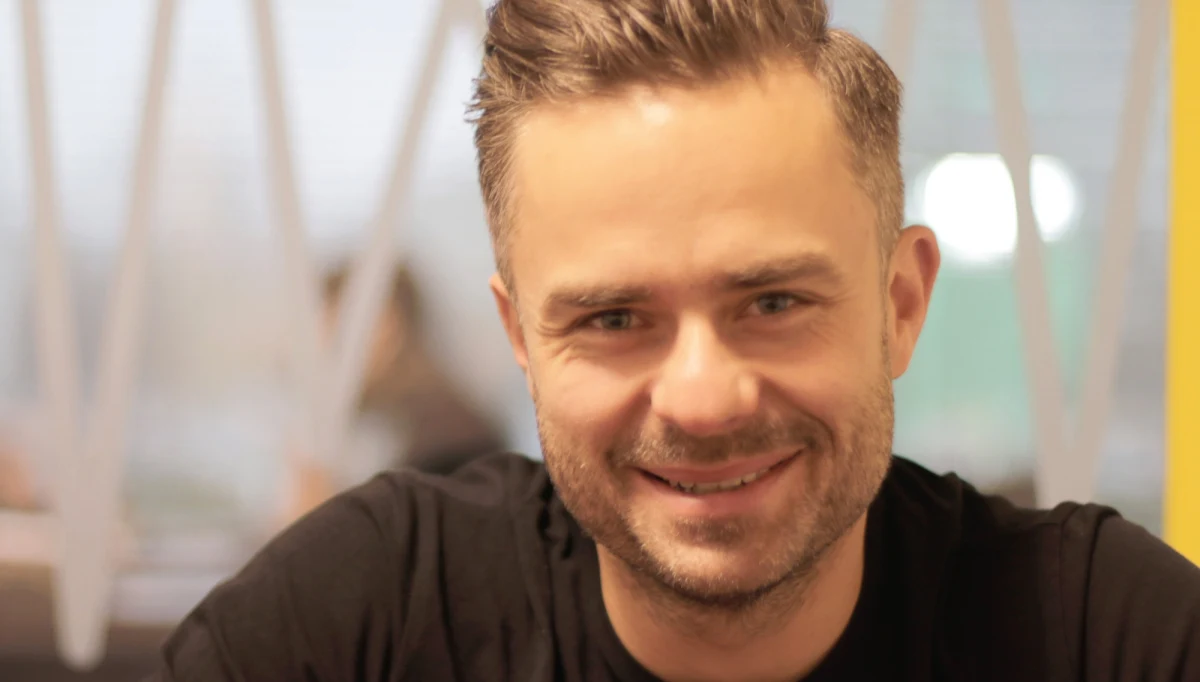 Były rzecznik Prawa i Sprawiedliwości Adam Hofman uważa, że wariant z Jarosławem Kaczyńskim jako przyszłym premierem jest brany bardzo poważnie pod uwagę. „Ten wariant jest tylko możliwe, jeśli dojdzie do porozumienia, jakie było między premierem Kaczyńskim a prezydentem Lechem Kaczyńskim. Czyli, polityka zagraniczna – Pałac Prezydencki, polityka krajowa – premier” – mówił gość Roberta Mazurka w Porannej rozmowie w RMF FM. Przyznał, że jeśli Kaczyński nie stanie na czele rządu, to może dojść do rozpadu prawicy. „Taką śmiałość św. Pawła, taką naprawdę dużą śmiałość w polityce, Jarosław Kaczyński posiada i on nie chce tej rewolucji zostawić w połowie drogi, tylko chce ją dokończyć. Żeby ją dokończyć musi zostać premierem, przy czym będzie to ostatni premier rządu prawicowego” – mówił w rozmowie w Robertem Mazurkiem. „Przed Jarosławem Kaczyńskim w Polsce nie było prawicy takiej instytucjonalizowanej, która ma swoje silne podstawy, swoje dogmaty. Ta religia ma jednego kustosza. Święty Paweł jest jeden. Biskupów jest dużo” – zaznaczył Hofman. 