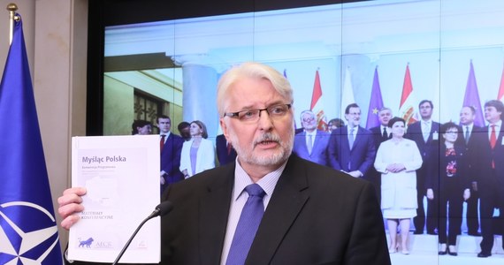 "Debata w PE została oparta o pogłoski rozpowszechniane być może najczęściej przez polską opozycję; jesteśmy zszokowani językiem tej debaty; niektóre z wystąpień mogłyby się kwalifikować jako mowa nienawiści" - powiedział szef polskiego MSZ Witold Waszczykowski. Przyjęty w środę przez PE dokument stwierdza, że sytuacja w Polsce stanowi "jednoznaczne ryzyko poważnego naruszenia wartości, o których mowa w art. 2 traktatu o UE". Minister poinformował również, że "w najbliższym czasie spotkanie premier z prezydentem Francji". 