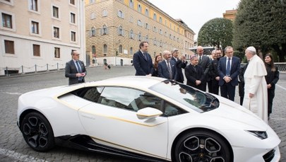 Papież dostał luksusowy samochód. Już wiadomo, co z nim zrobi