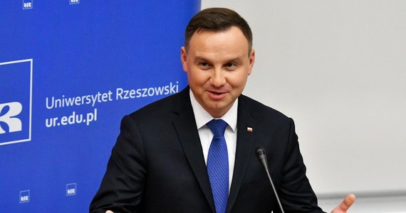 Prezydent Andrzej Duda wręczył w czwartek sześciu firmom Nagrody Gospodarcze Prezydenta RP. Odbyło się to podczas uroczystej gali w ramach Kongresu 590 w Jasionce koło Rzeszowa. "Od prawie 30 lat wracamy do grona krajów, które chcą się mienić europejskimi potęgami; chcemy, żeby liczono się z Polską" - podkreślił prezydent. 