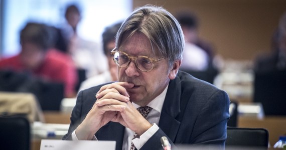 ​Szef liberałów w Parlamencie Europejskim Guy Verhofstadt porównał  wniosek o uznanie go na terytorium Polski za osobę niepożądaną do polityki, jaką stosuje wobec niego Rosja. "Będę na czarnej liście Kaczyńskiego" - napisał na Twitterze. 
