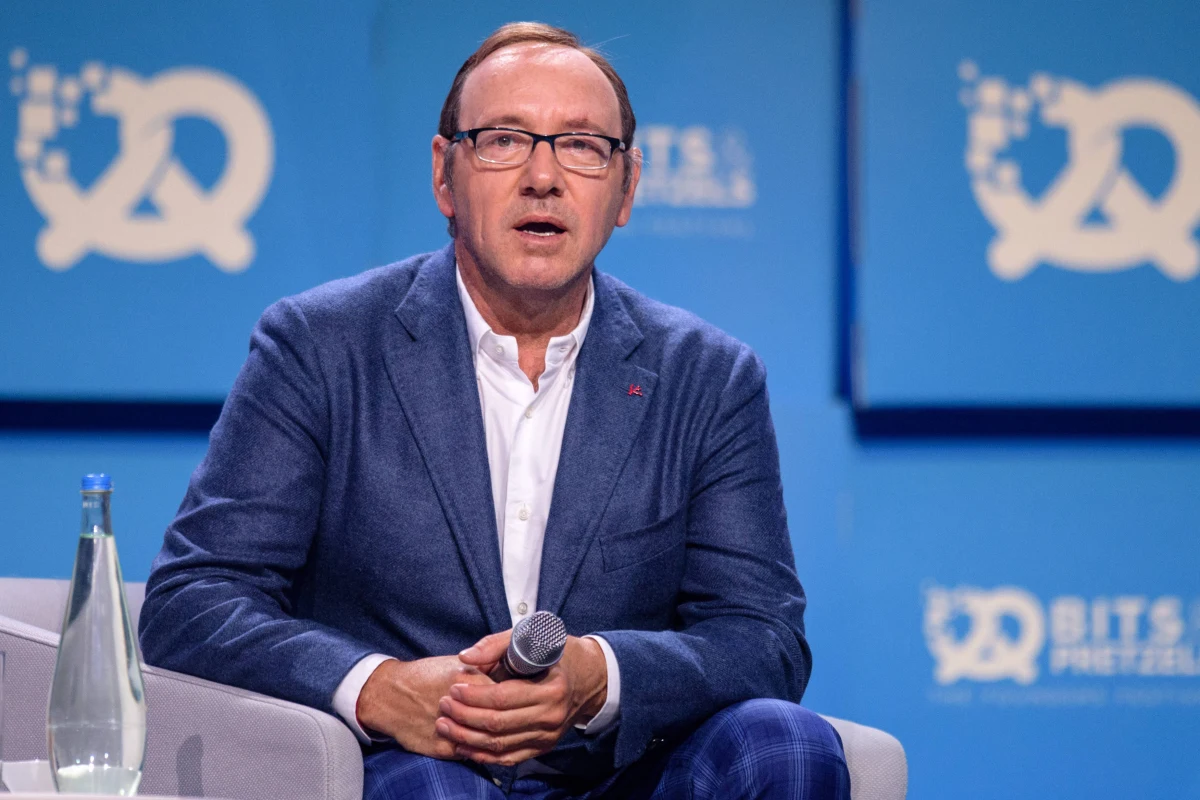 ​Londyński teatr Old Vic poinformował w czwartek, że otrzymał 20 zgłoszeń dotyczących niewłaściwego zachowania i molestowania seksualnego ze strony amerykańskiego aktora Kevina Spacey, który w latach 2004-2015 był dyrektorem artystycznym tej instytucji.