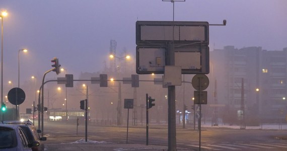 Potężny smog utrzymuje się w Krakowie. Urząd miasta ogłosił pierwszy stopień zanieczyszczenia powietrza! 