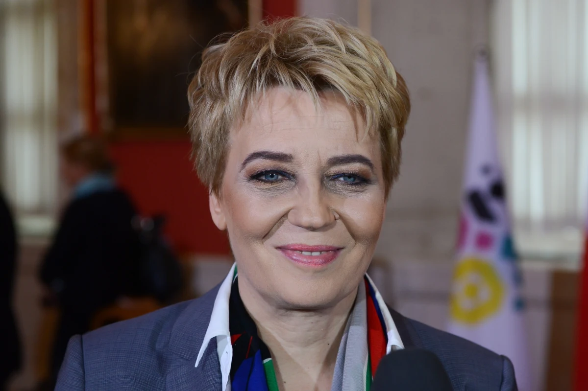 Przed łódzkim sądem rozpoczął się proces prezydent Łodzi Hanny Zdanowskiej. Prokuratura zarzuca poświadczenie nieprawdy w dokumentach w celu uzyskania kredytu przez jej partnera Włodzimierza G. Zarzuty nie są związane z jej działalnością jako prezydenta miasta.