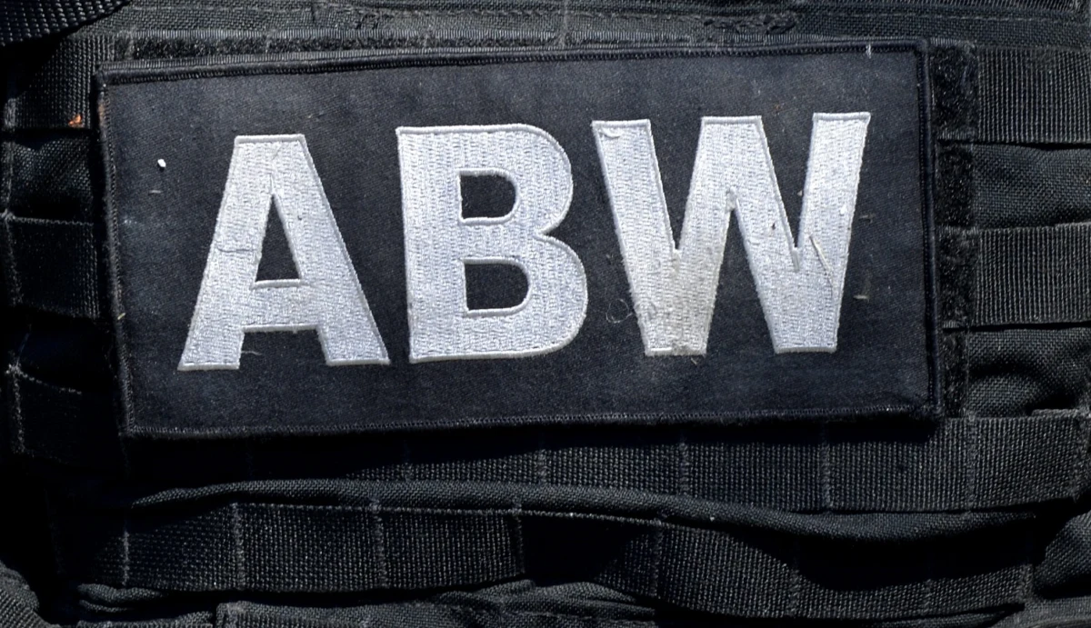 Funkcjonariusze Agencji Bezpieczeństwa Wewnętrznego zatrzymali dwie osoby podejrzane o wyłudzanie podatku VAT za pomocą tzw. karuzeli podatkowej - poinformował rzecznik prasowy ministra koordynatora służb specjalnych Stanisław Żaryn. Jerzy B. i Tomasz W. byli członkami zorganizowanej grupy przestępczej.