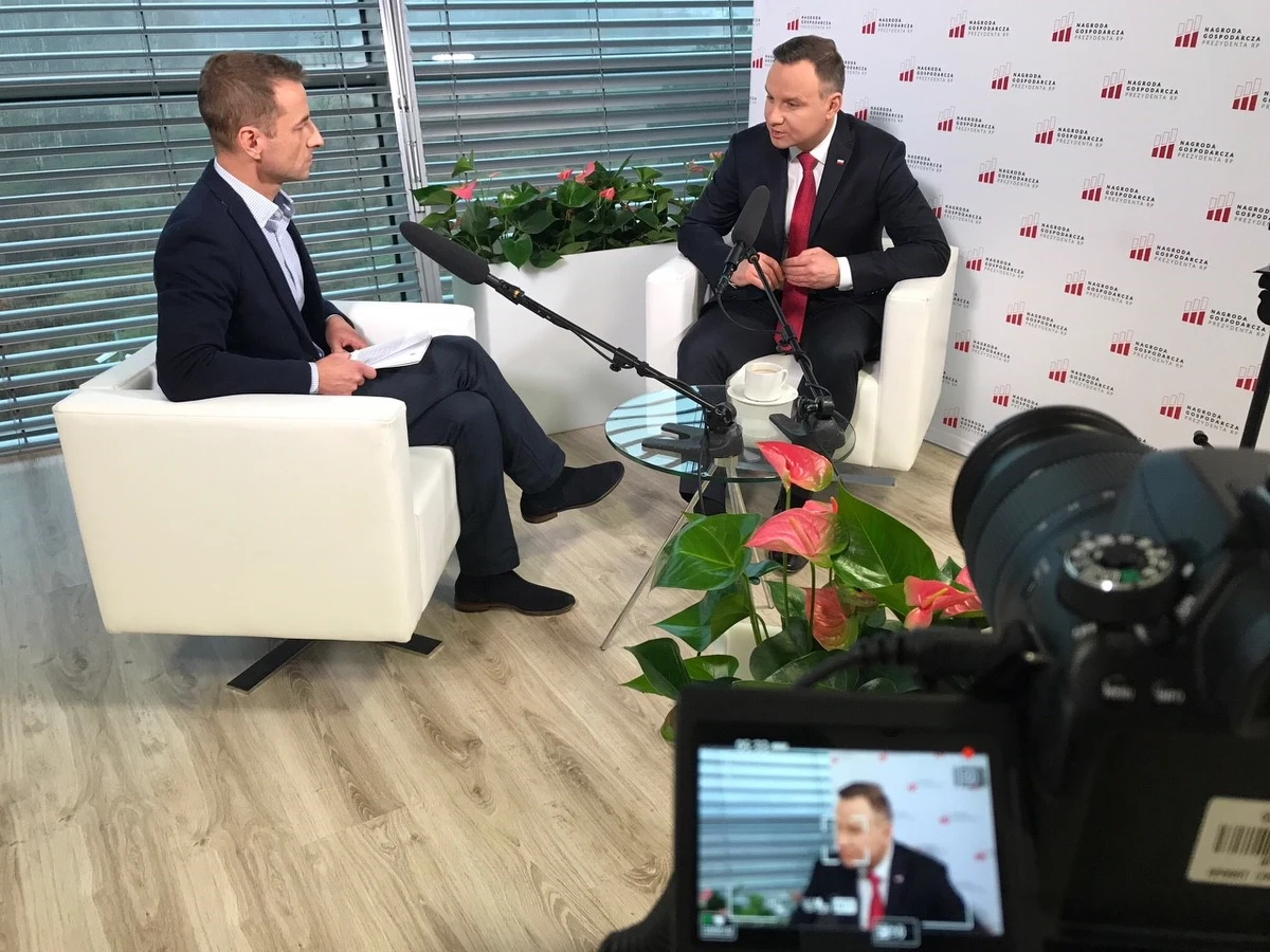 "Nie pozwolę, żeby tego typu metody były stosowane wobec moich współpracowników. Oni mają prawo mieć swoje zdanie, swoją opinię, nawet krytyczną" – tak w specjalnej rozmowie w RMF FM mówił o działaniach szefa MON wobec gen. J. Kraszewskiego prezydent Andrzej Duda. W rozmowie z naszym dziennikarzem zapewnił także, że według niego wypracowano już porozumienie ws. KRS i SN.