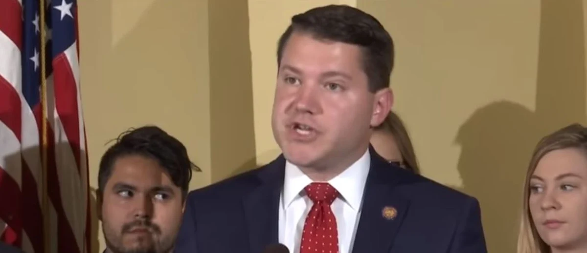 ​Wyjątkowa sytuacja w Ohio. Jeden z urzędników, znany z konserwatywnych poglądów i sprzeciwu wobec homoseksualistów, zrezygnował ze stanowiska po tym, jak został przyłapany w swoim biurze na seksie z mężczyzną.