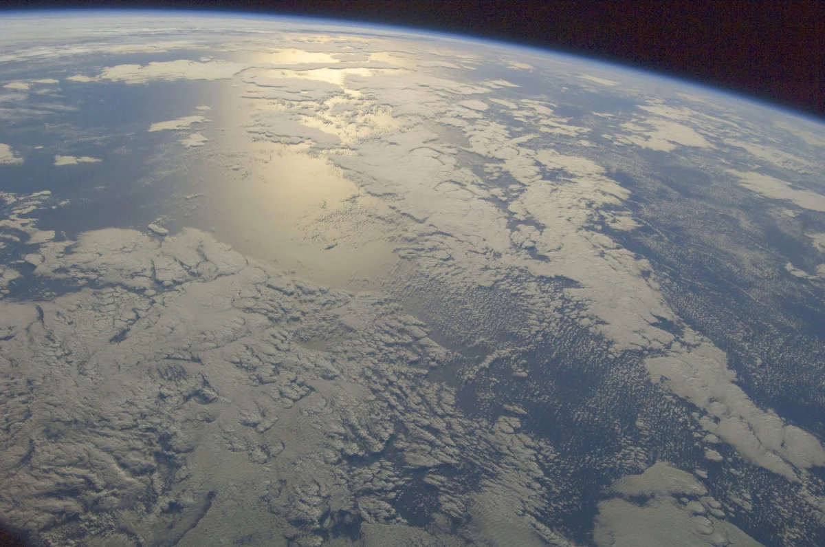 "Tajemnicza planeta Nibiru zbliża się do Ziemi i zniszczy naszą planetę w ciągu 24 godzin" - twierdzą wyznawcy przepowiedni. To kolejna już modyfikacja tej "teorii". Wcześniej zwolennicy tych wierzeń twierdzili, że dzień zagłady nastąpi 23 września.