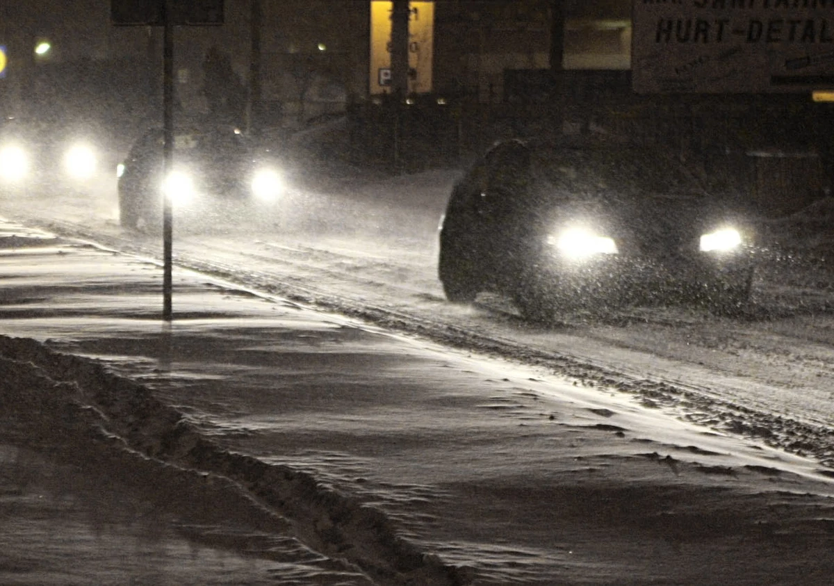 Trudne warunki pogodowe na Dolnym Śląsku. "Przeszła straszna burza i zamieć śnieżna" - informowała nas słuchaczka dzwoniąc w niedzielę wieczorem na Gorącą Linię RMF FM. 