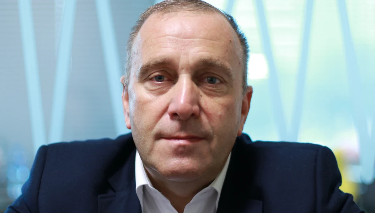 „Myślę, że sam fakt, że Donald Tusk w tak zdecydowany sposób zabrał głos, ma znaczenie. To jest ważne, to tworzy nową jakość w polskiej polityce. PiS przegra z nami (…). To partia, która ma tak dobre samopoczucie, a (po tweecie Donalda Tuska) dostaje amoku i tak nerwowo reaguje? To nietypowe” -  powiedział przewodniczący PO Grzegorz Schetyna w Porannej rozmowie w RMF FM, komentując tweet przewodniczącego Rady Europejskiej. „Każde zdanie i każde słowo w tym tweecie jest prawdziwe” – stwierdził Schetyna. „Tusk nie może być liderem opozycji, bo jest szefem RE. Do końca 2019 roku ma przed sobą wielką misję. (…) Obecność Tuska w polskiej polityce może jest możliwa po 2019 roku. Nie sądzę, by Tusk miał ambicje partyjne, ale tym tweetem pokazał, że nie akceptuje polityki PiS” – zaznaczył przewodniczący PO. „Wniosek o wotum nieufności to bardzo ważna rzecz. Zdarzyło się coś złego w Polsce 11 listopada – jest przyzwolenie w Polsce na zachowania rasistowskie i ksenofobiczne, widzieliśmy to. A ministrowie PiS-u mówili, że był piękny marsz, marsz patriotów” – stwierdził Schetyna.  Przewodniczący PO zapowiedział także, że Platforma będzie musiała przebudować gabinet cieni, ponieważ część osób wystartuje w wyborach samorządowych. „Myślimy o wariantach eksperckich (…). Sam scenariusz będzie parlamentarny, wsparty przez Parlament Europejski” – dodał. 